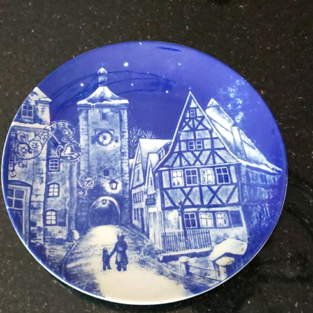 Vintage Royal Bavaria decorative plate in cobalt blue 💙 and white scheme